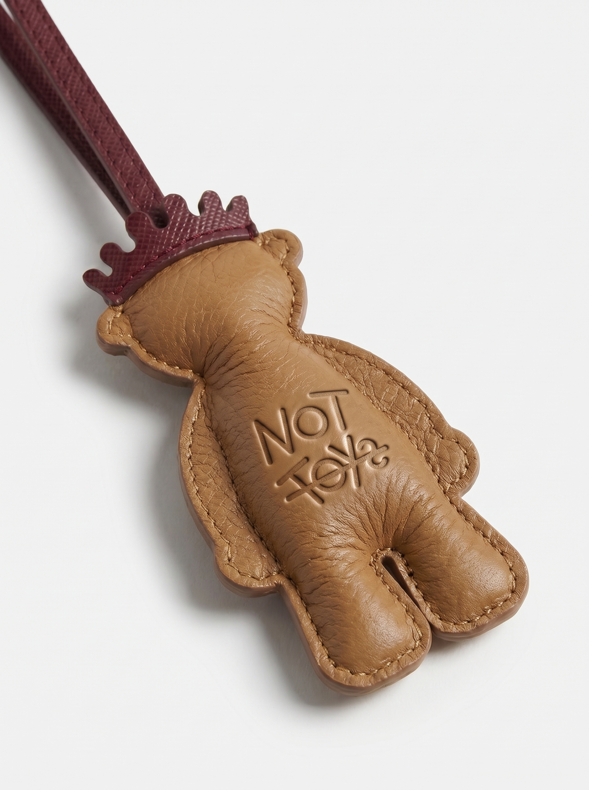 Fudge Charm - CamelXBurgundy - detail view