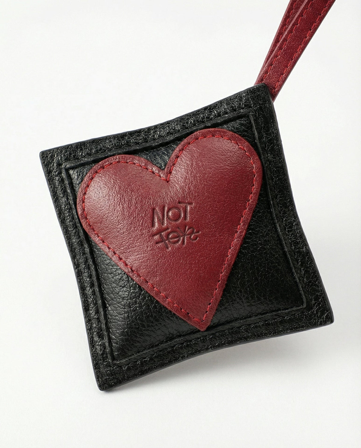 Heart Box Charm - BlackxBurgundy - detail view