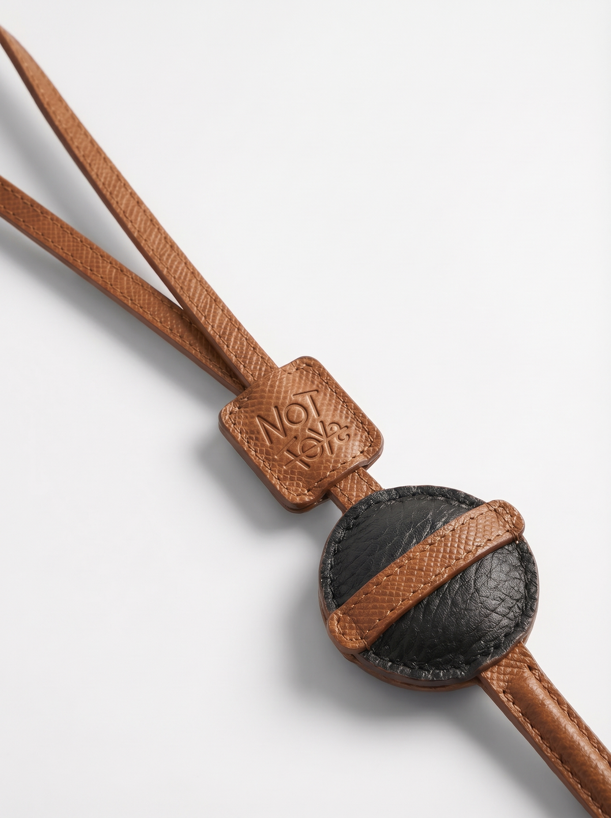 Lolli  Charm - CamelXBlack - detail view